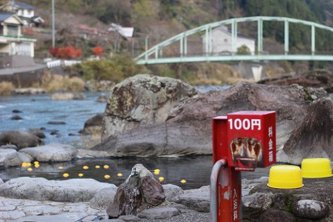 写真は、共同露天風呂「神田湯」です!